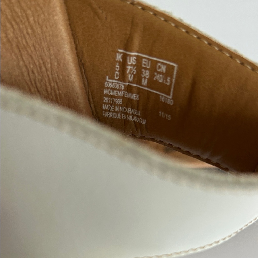 Clarks Women's White Leather Sandals - Picture 8 of 10